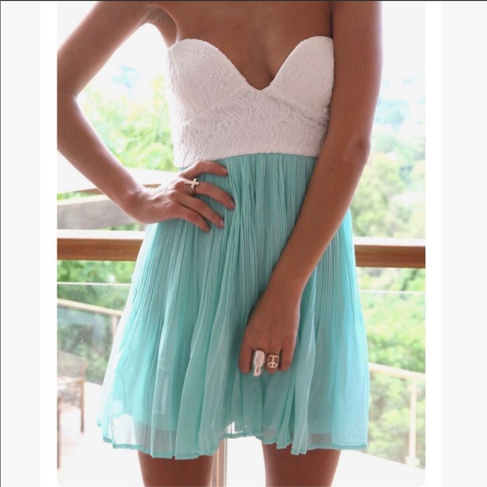 Sea foam & white mini dress